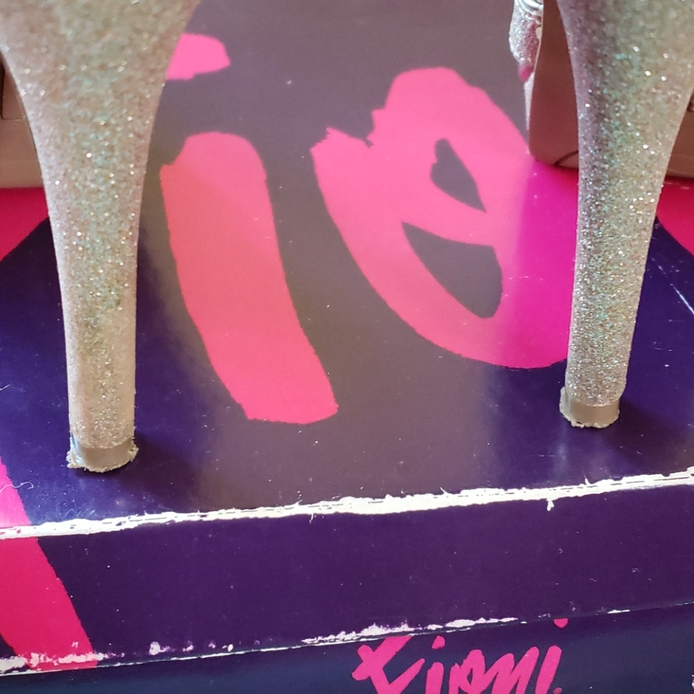 Shoes - Picture 4 of 4